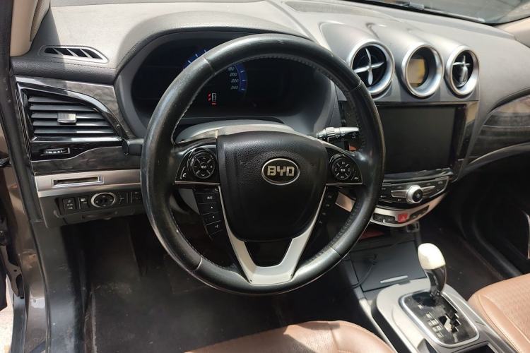 Used BYD S7 2017 2.0T Automatic Prestige Edition Steering Wheel