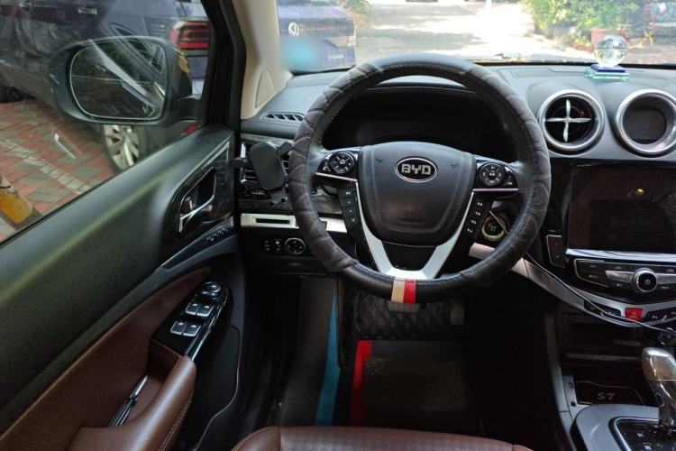 Used BYD S7 2017 2.0T Automatic Prestige Edition Steering Wheel