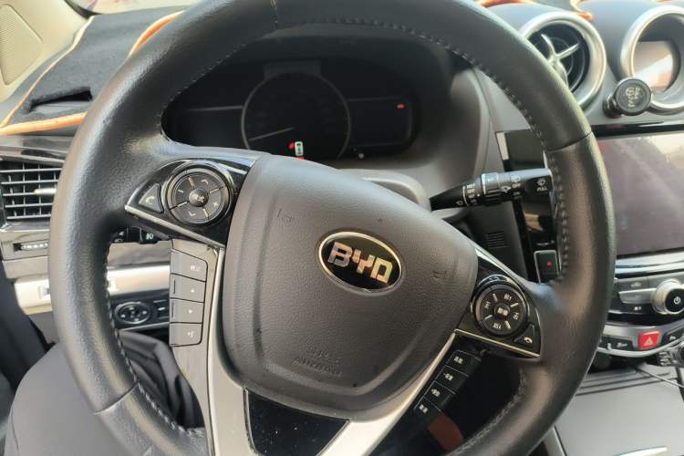 Used BYD S7 2017 2.0T Automatic Prestige Edition Steering Wheel