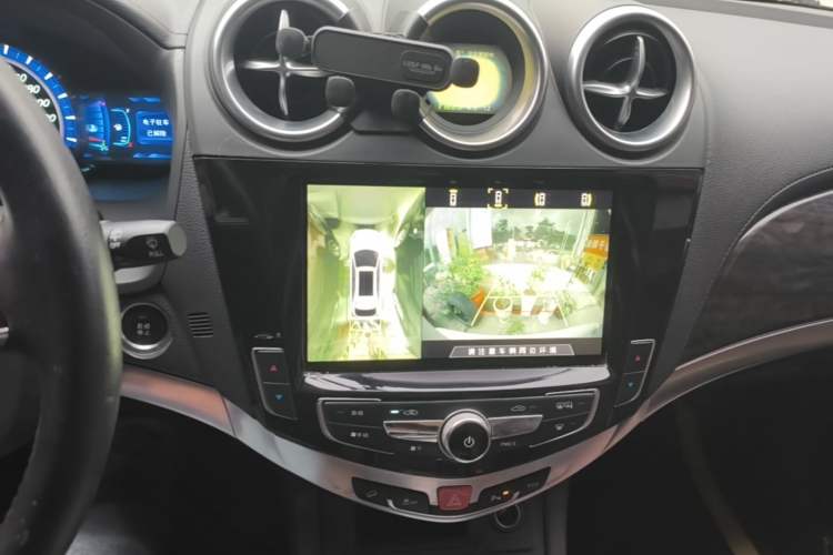 Used BYD S7 2017 2.0T Automatic Prestige Edition Audio And AC Panel