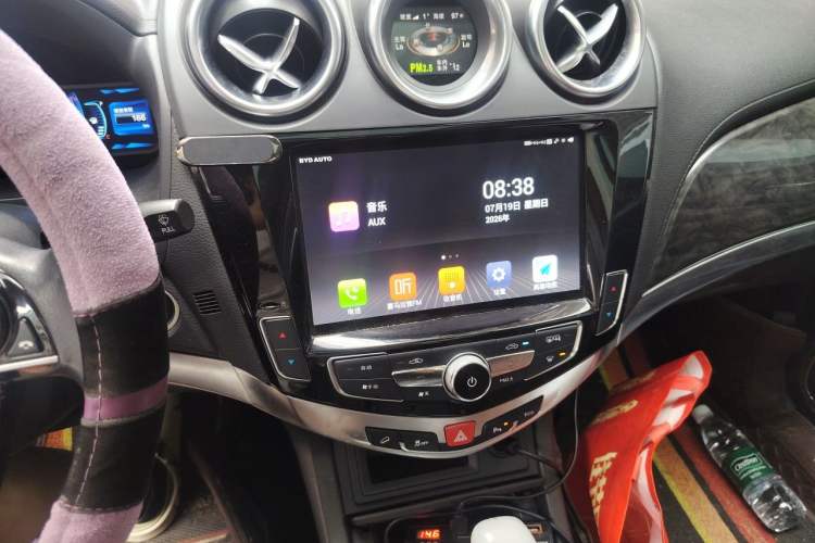 Used BYD S7 2017 2.0T Automatic Prestige Edition Audio And AC Panel