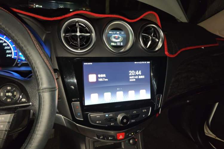 Used BYD S7 2017 2.0T Automatic Prestige Edition Audio And AC Panel