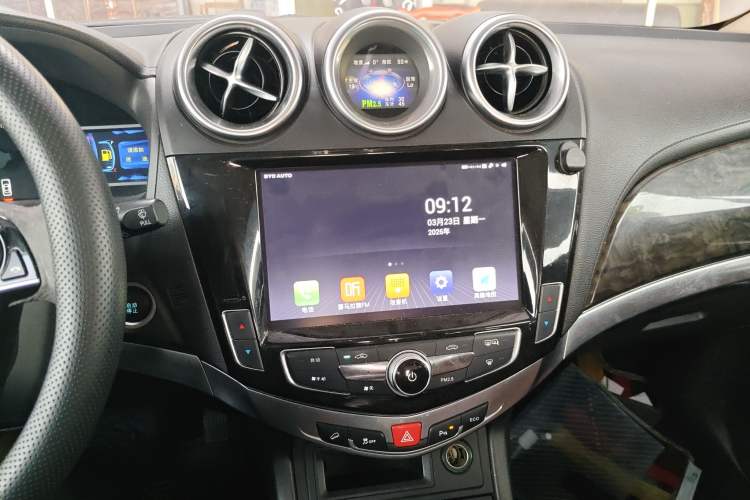 Used BYD S7 2017 2.0T Automatic Prestige Edition Audio And AC Panel