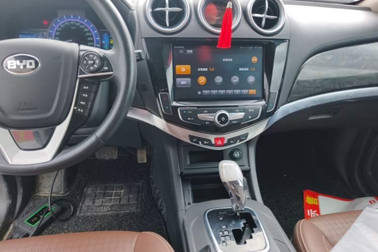 Used BYD S7 2017 2.0T Automatic Prestige Edition Audio And AC Panel