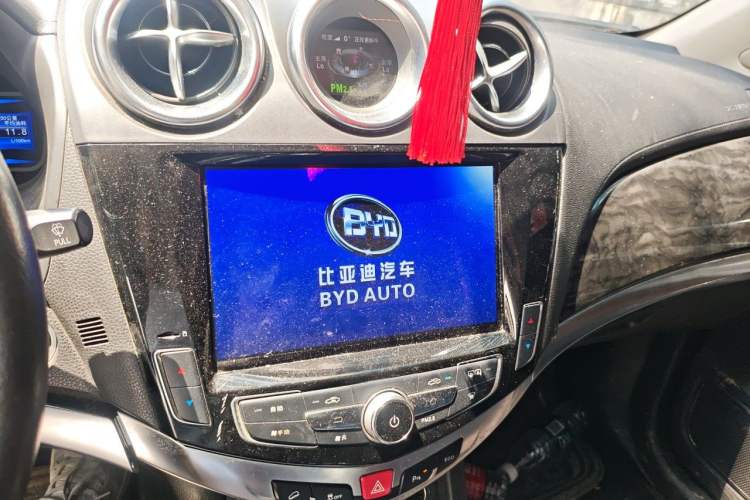 Used BYD S7 2017 2.0T Automatic Prestige Edition Audio And AC Panel