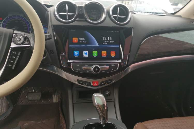 Used BYD S7 2017 2.0T Automatic Prestige Edition Audio And AC Panel