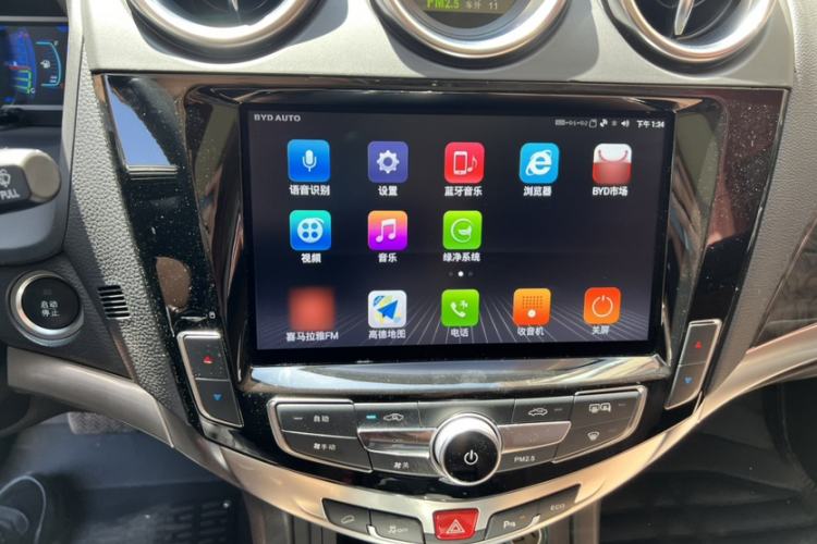 Used BYD S7 2017 2.0T Automatic Prestige Edition Audio And AC Panel