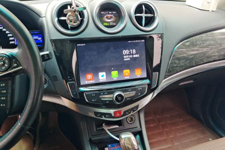Used BYD S7 2017 2.0T Automatic Prestige Edition Audio And AC Panel