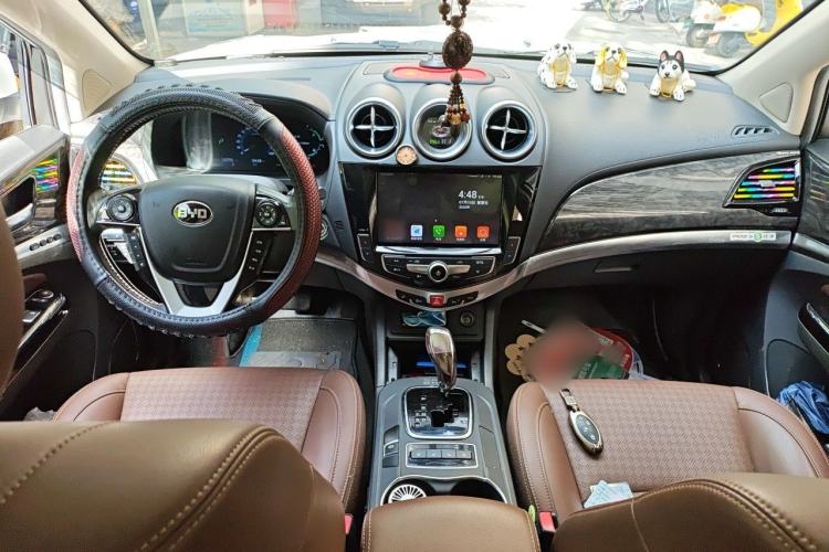 Used BYD S7 2017 2.0T Automatic Prestige Edition Center Console