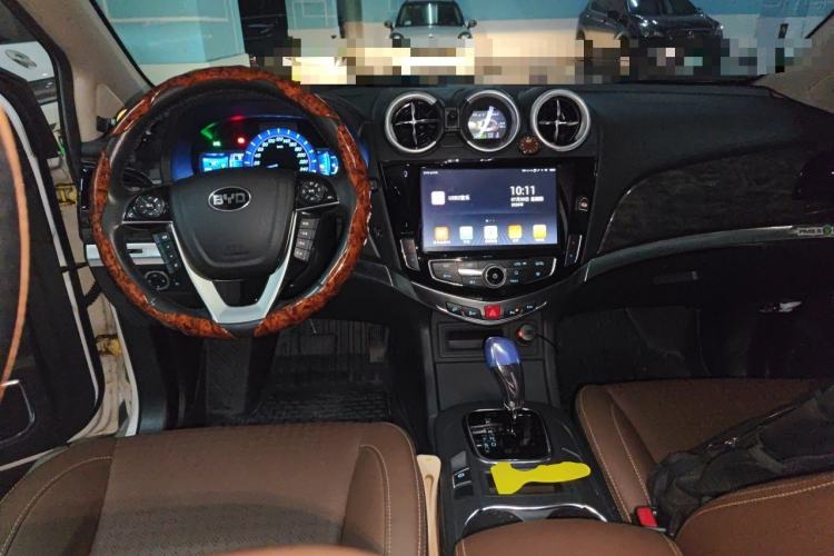Used BYD S7 2017 2.0T Automatic Prestige Edition Center Console