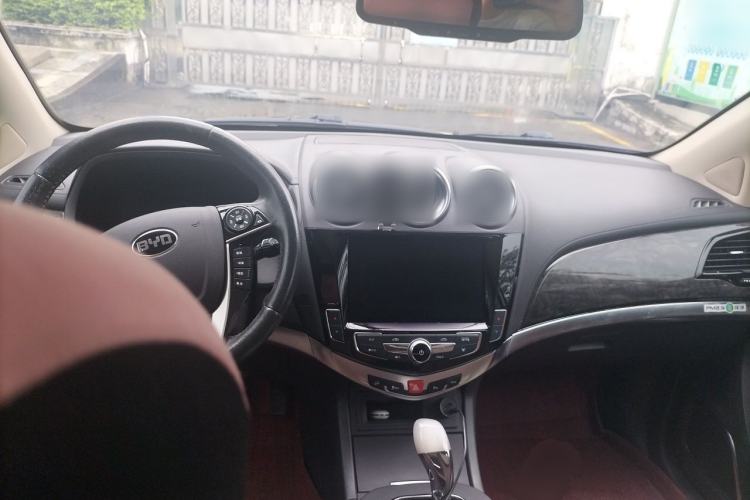 Used BYD S7 2017 2.0T Automatic Prestige Edition Center Console