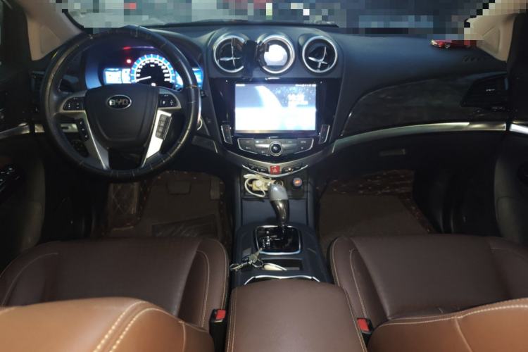 Used BYD S7 2017 2.0T Automatic Luxury Model Center Console