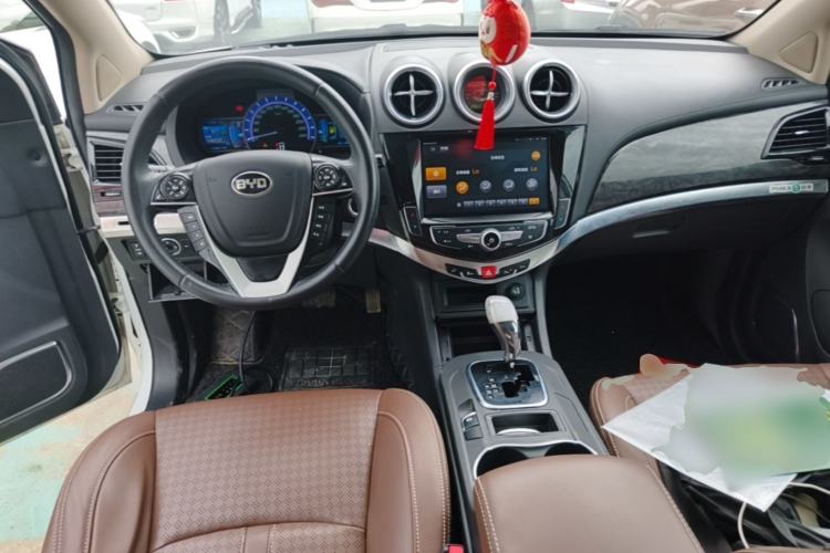 Used BYD S7 2017 2.0T Automatic Prestige Edition Center Console