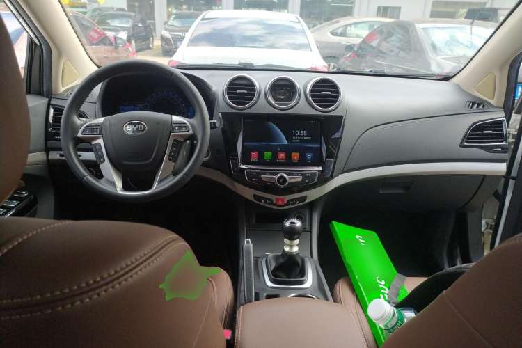Used BYD S7 2017 1.5T Manual Luxury Model Center Console