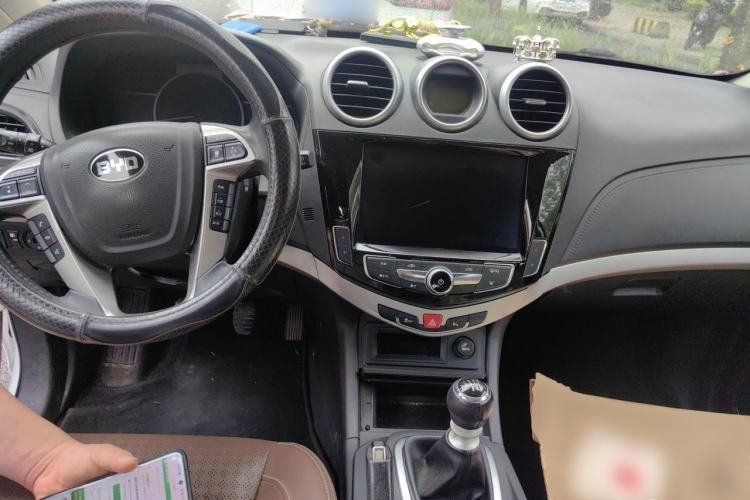 Used BYD S7 2017 1.5T Manual Luxury Model Center Console