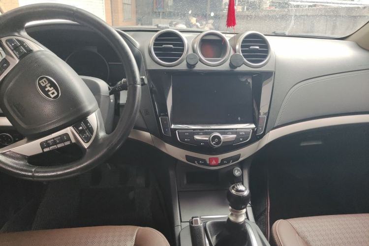 Used BYD S7 2017 1.5T Manual Luxury Model Center Console