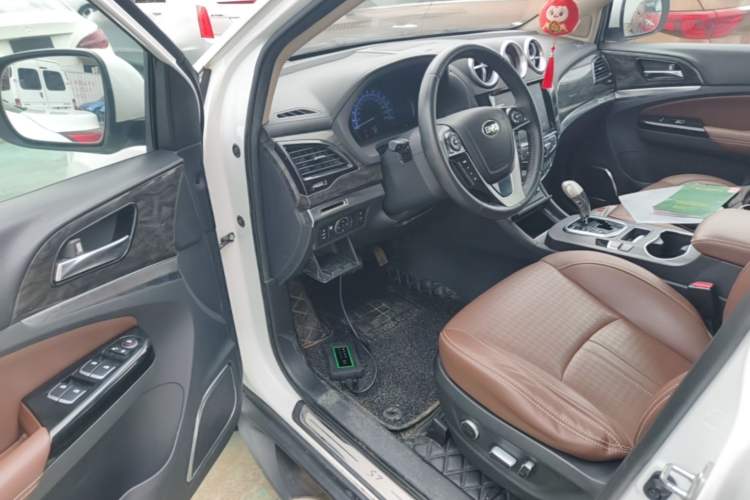 Used BYD S7 2017 2.0T Automatic Prestige Edition Driver Seat