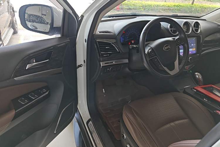 Used BYD S7 2017 2.0T Automatic Prestige Edition Driver Seat