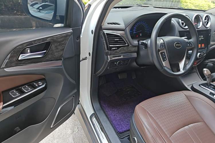 Used BYD S7 2017 2.0T Automatic Luxury Model Driver Seat