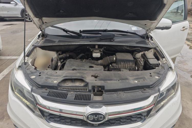 Used BYD S7 2017 2.0T Automatic Prestige Edition Engine Bay