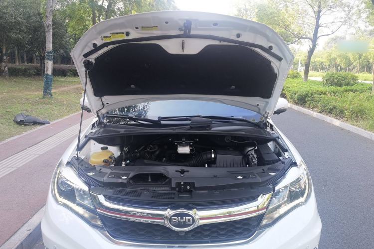 Used BYD S7 2017 2.0T Automatic Prestige Edition Engine Bay