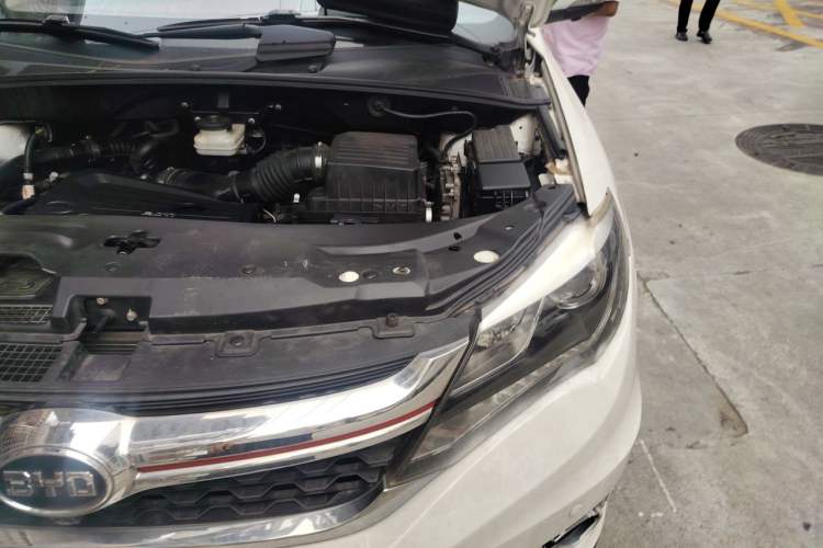 Used BYD S7 2017 2.0T Automatic Prestige Edition Engine Bay Left