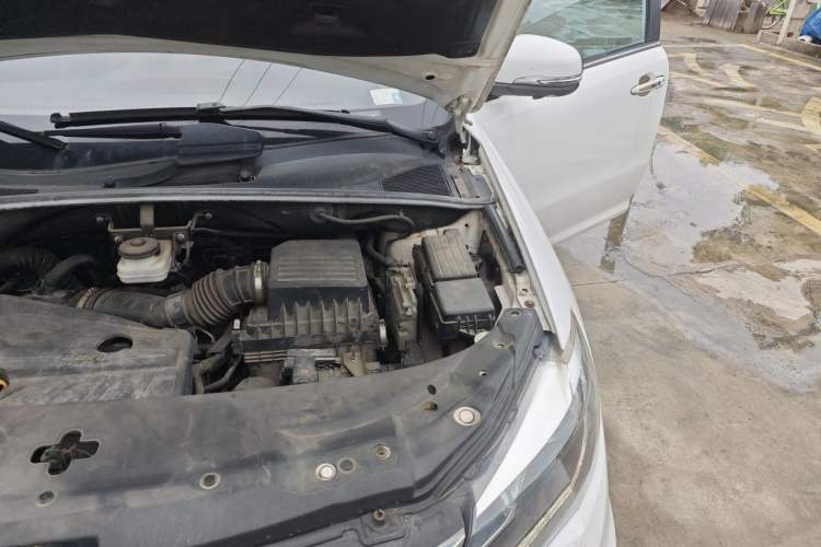 Used BYD S7 2017 2.0T Automatic Prestige Edition Engine Bay Left