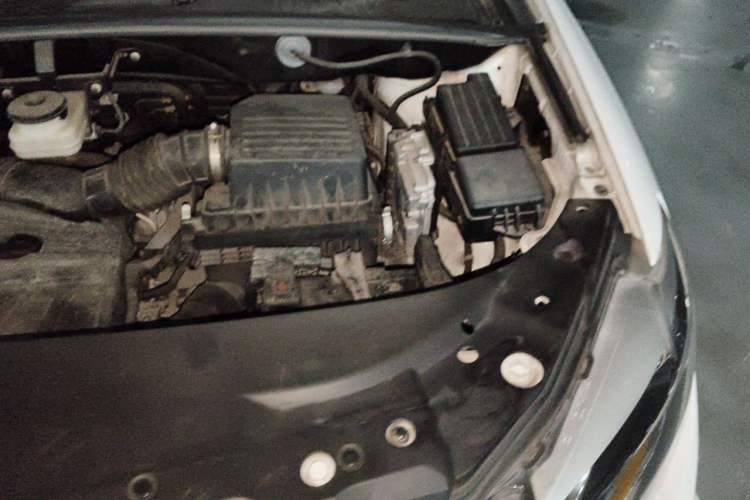 Used BYD S7 2017 2.0T Automatic Prestige Edition Engine Bay Left