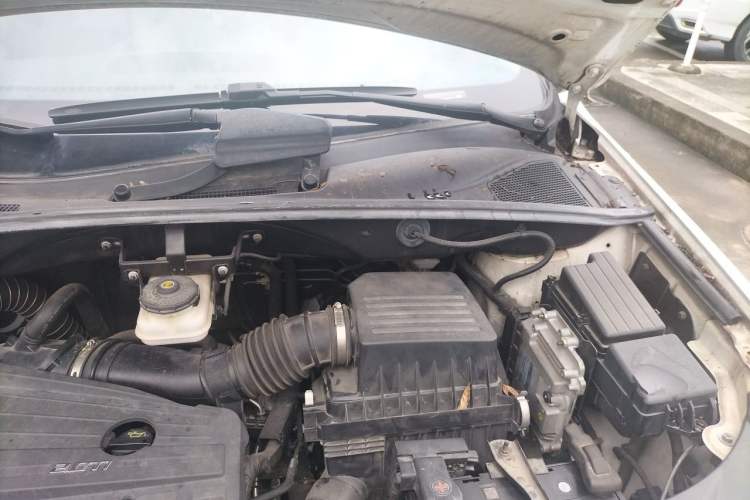 Used BYD S7 2017 2.0T Automatic Prestige Edition Engine Bay Left