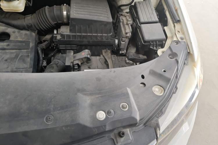 Used BYD S7 2017 2.0T Automatic Prestige Edition Engine Bay Left