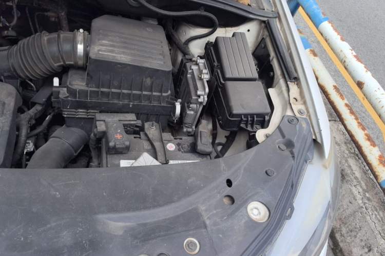 Used BYD S7 2017 2.0T Automatic Prestige Edition Engine Bay Left