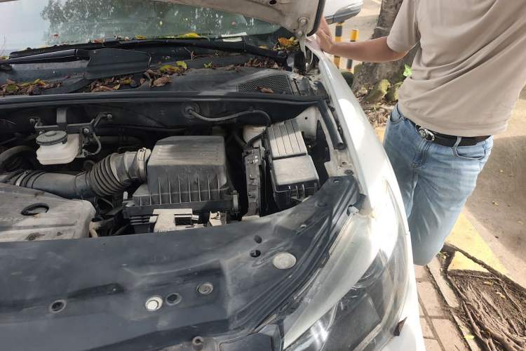 Used BYD S7 2017 2.0T Automatic Prestige Edition Engine Bay Left