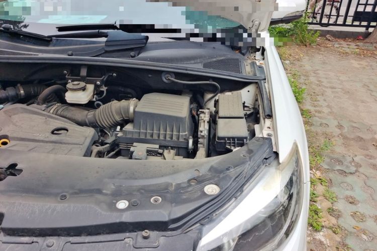Used BYD S7 2017 2.0T Automatic Prestige Edition Engine Bay Left