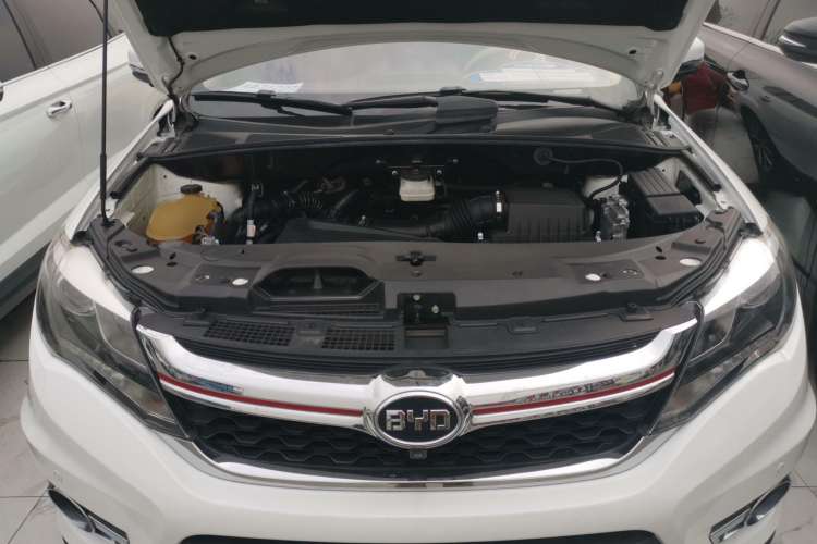 Used BYD S7 2017 2.0T Automatic Prestige Edition Engine Bay