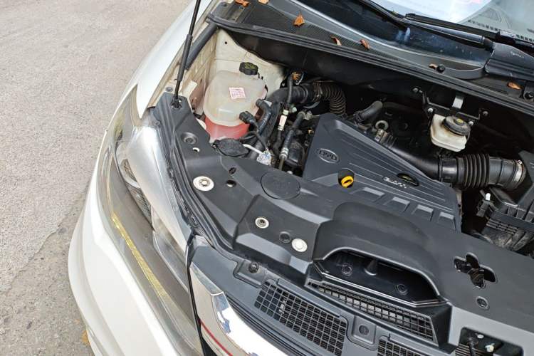 Used BYD S7 2017 2.0T Automatic Prestige Edition Engine Bay Right