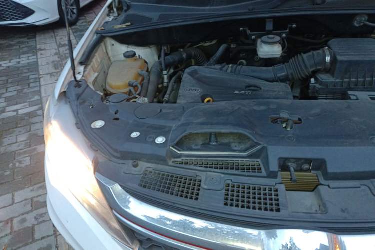 Used BYD S7 2017 2.0T Automatic Prestige Edition Engine Bay Right