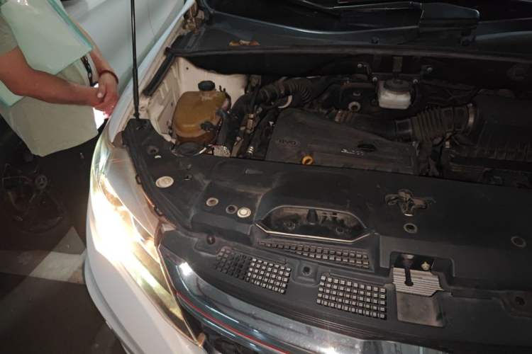 Used BYD S7 2017 2.0T Automatic Prestige Edition Engine Bay Right