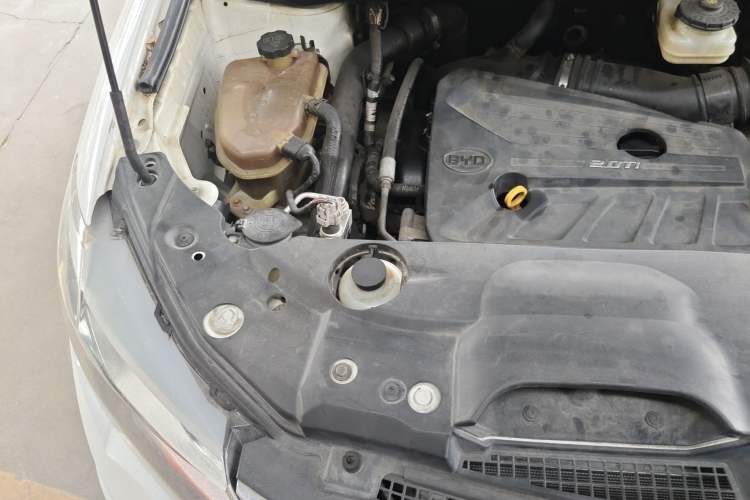 Used BYD S7 2017 2.0T Automatic Prestige Edition Engine Bay Right