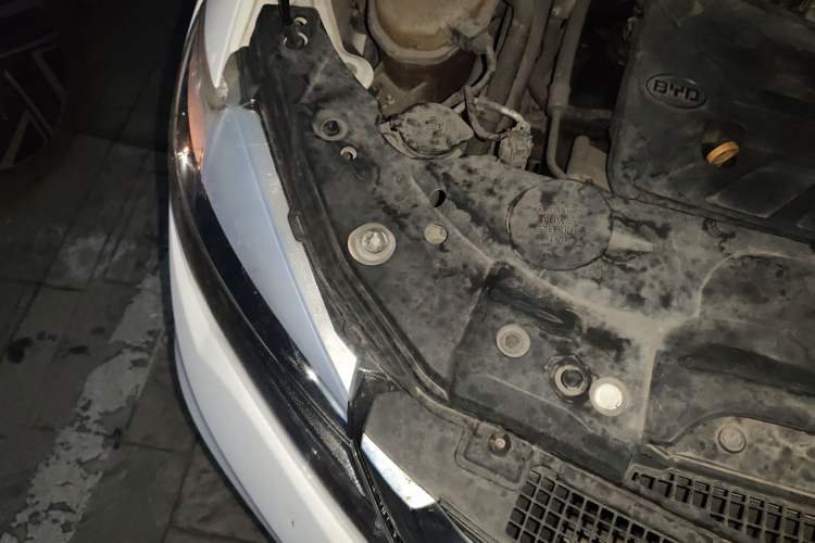 Used BYD S7 2017 2.0T Automatic Luxury Model Engine Bay Right