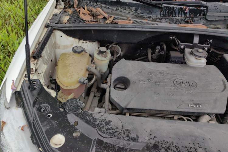 Used BYD S7 2017 1.5T Manual Luxury Model Engine Bay Right