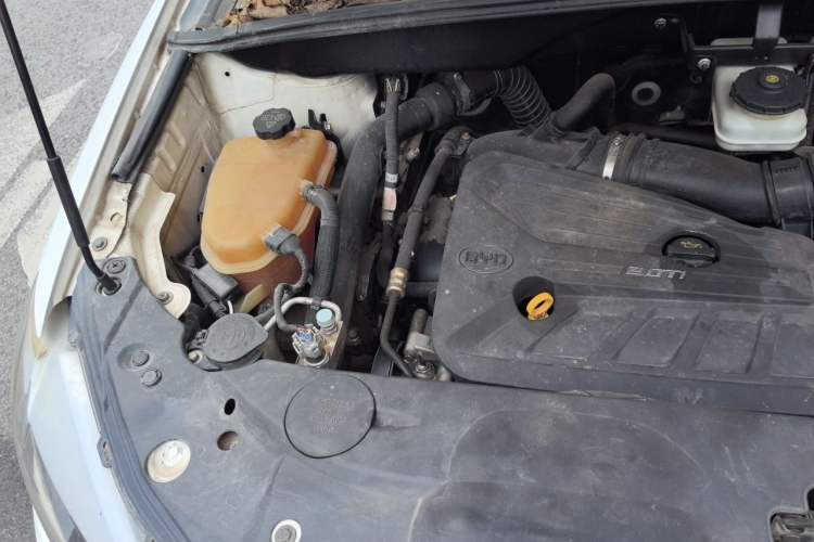 Used BYD S7 2017 2.0T Automatic Prestige Edition Engine Bay Right