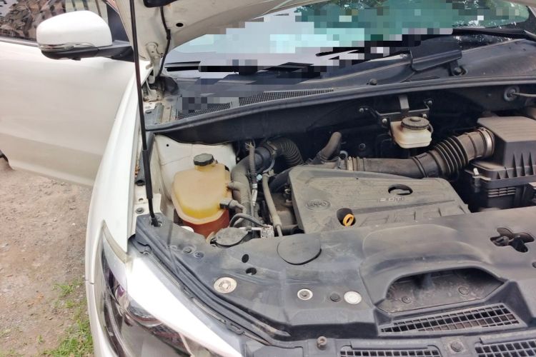 Used BYD S7 2017 2.0T Automatic Prestige Edition Engine Bay Right