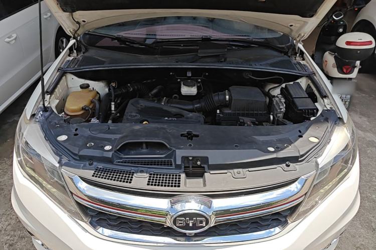 Used BYD S7 2017 2.0T Automatic Luxury Model Engine Bay