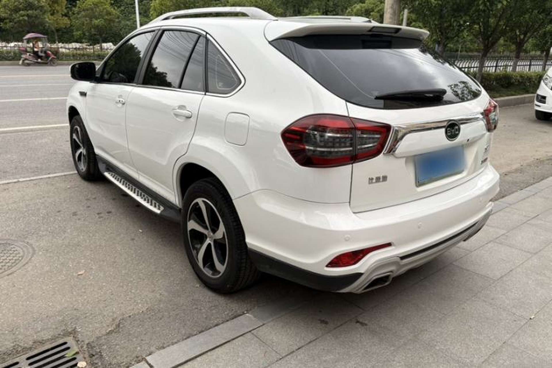 Used BYD S7 2017 2.0T Automatic Luxury Model Exterior 2