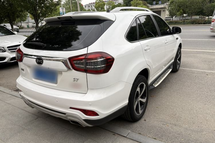 Used BYD S7 2017 2.0T Automatic Luxury Model Exterior 4