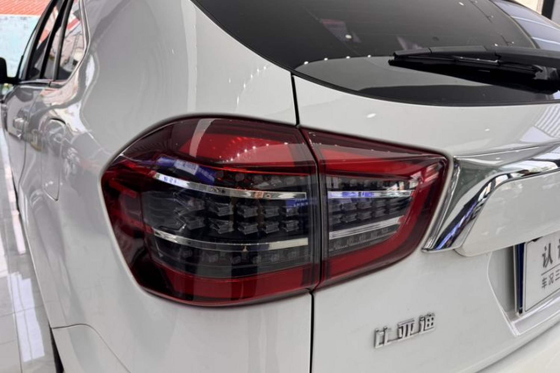 Used BYD S7 2017 2.0T Automatic Luxury Model Exterior 5