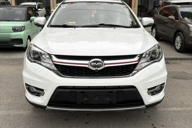 Used BYD S7 2017 2.0T Automatic Luxury Model Exterior 5