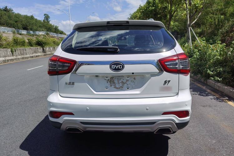Used BYD S7 2017 2.0T Automatic Luxury Model Exterior 5