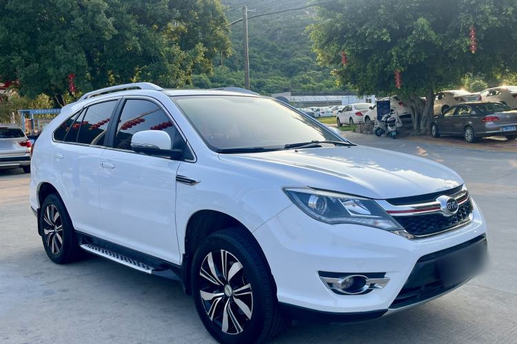 Used BYD S7 2017 2.0T Automatic Prestige Edition Front Right 45 Deg