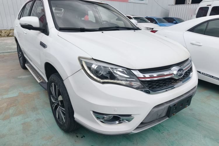 Used BYD S7 2017 2.0T Automatic Prestige Edition Front Right 45 Deg